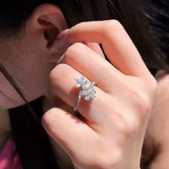 NEW 18k White Gold Diamond Flower Ring Adjustable Size - Picture 4 of 5